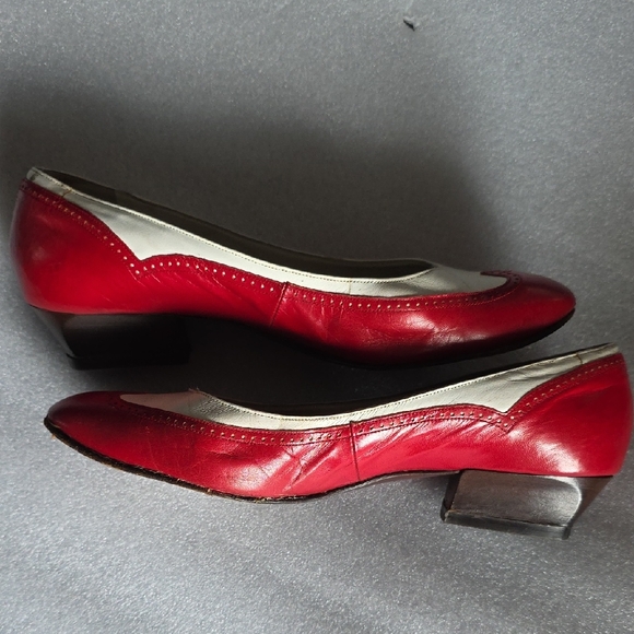 Bally Red and Cream Leather Scalloped Toe Ballet Flats - Picture 8 of 14